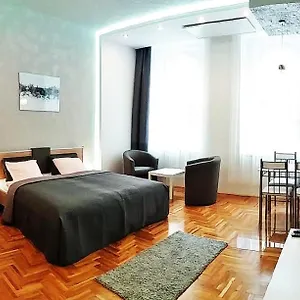 Unique Town Apartment. Clear Comfort. Apartman