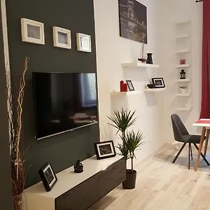  Apartamento Home, Far Away From 2