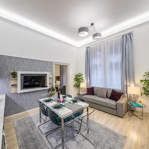  Apartment Market
